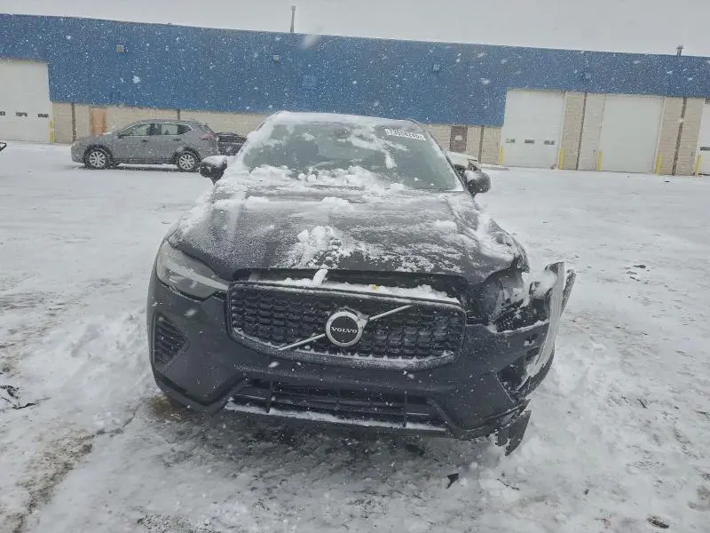 2025 VOLVO XC60 PLUS  