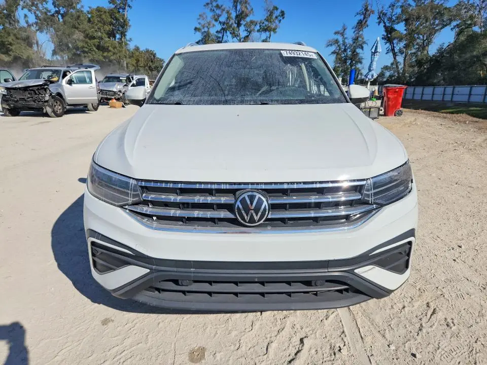 2022 VOLKSWAGEN TIGUAN SE  