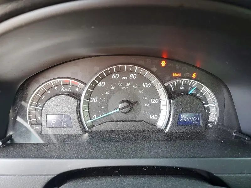 2014 TOYOTA CAMRY SE  