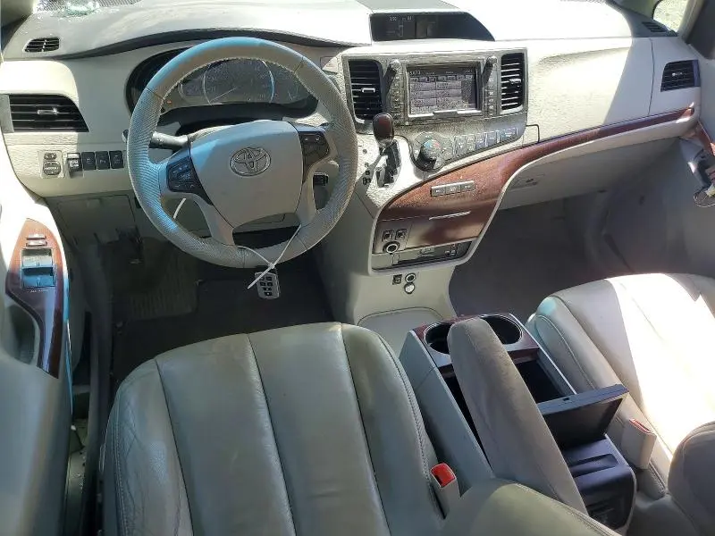 2014 TOYOTA SIENNA XLE 8-PASSENGER  