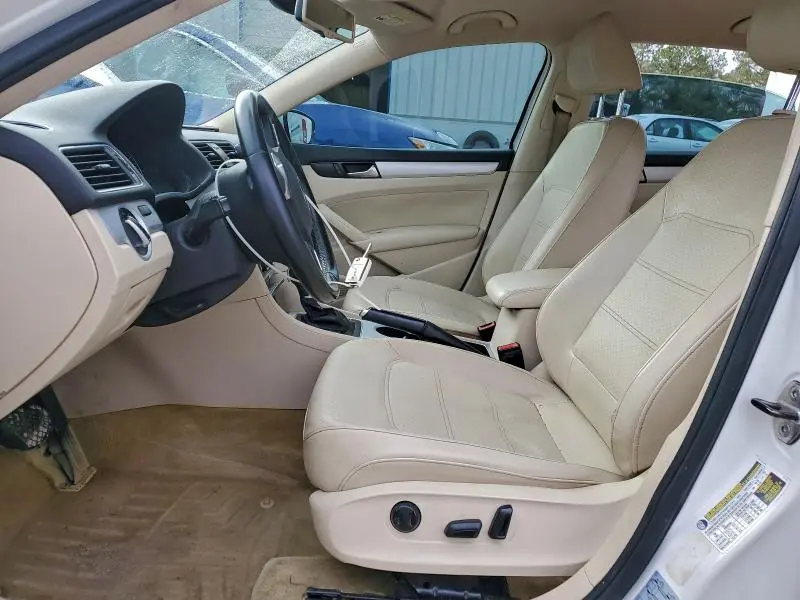 2013 VOLKSWAGEN PASSAT SE  