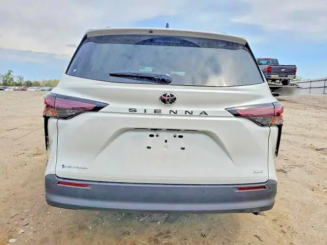 2026 TOYOTA SIENNA XLE 7 PASSENGER  