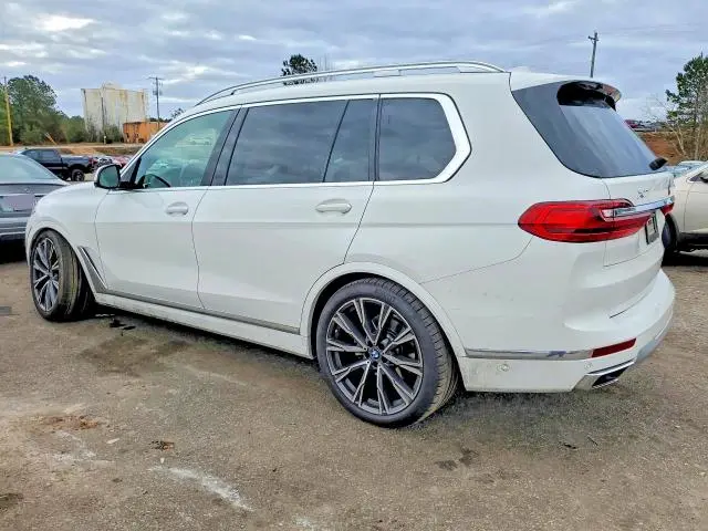 2021 BMW X7   