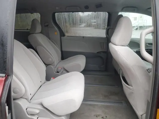 2013 TOYOTA SIENNA LE  