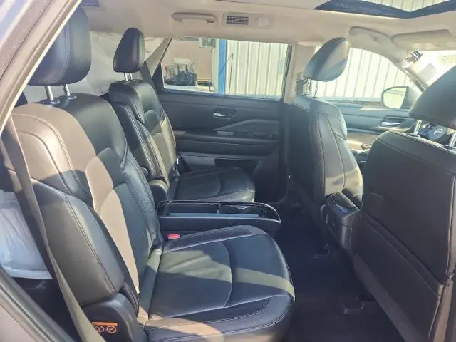 2022 NISSAN PATHFINDER SL  