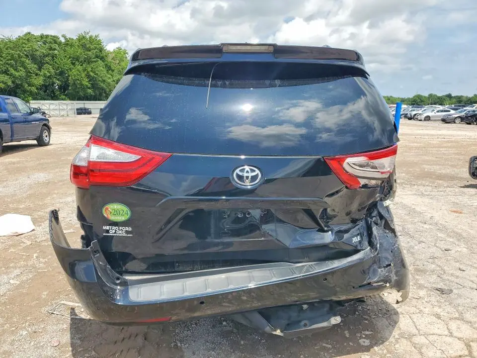 2018 TOYOTA SIENNA XLE 8-PASSENGER  