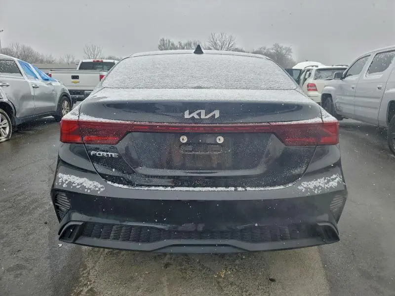 2023 KIA FORTE LX  