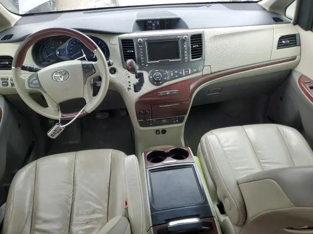 2013 TOYOTA SIENNA XLE