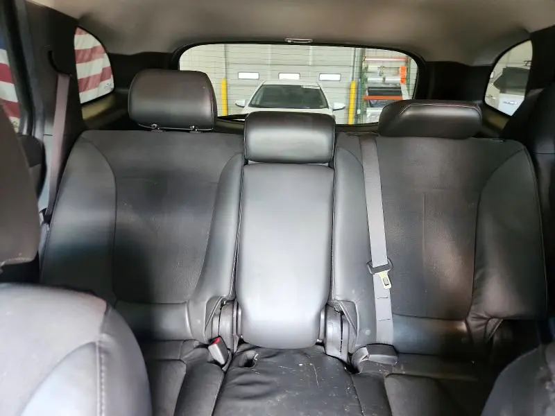 2010 HYUNDAI SANTA FE SE  