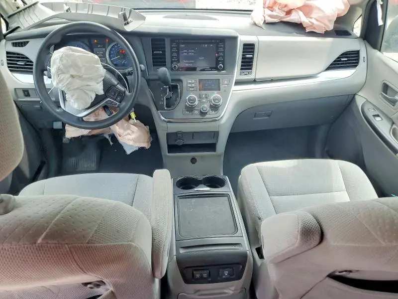 2019 TOYOTA SIENNA LE  