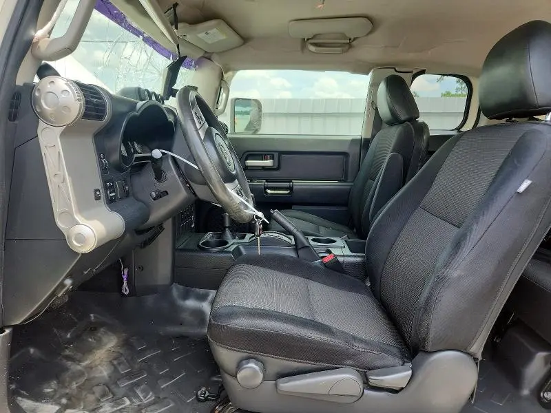 2011 TOYOTA FJ CRUISER BASE  