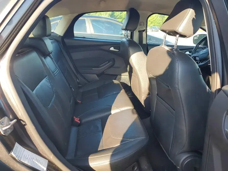2015 FORD FOCUS SE  