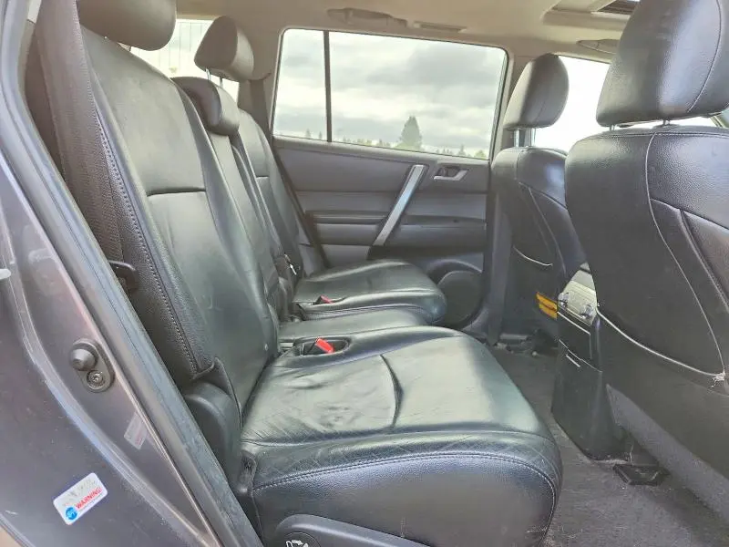 2013 TOYOTA HIGHLANDER SE  
