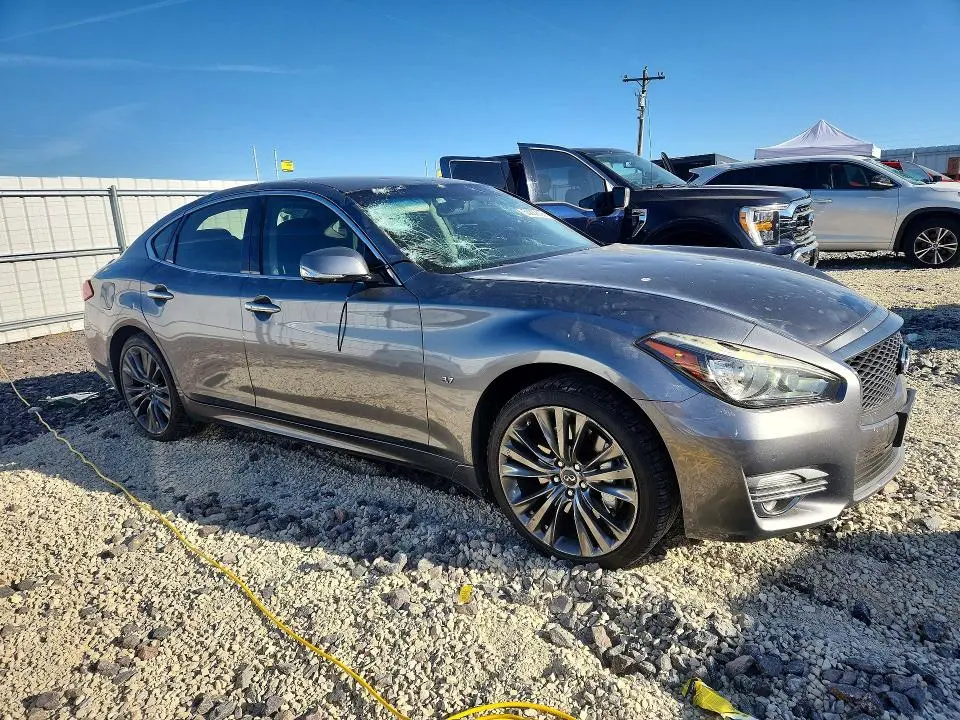 2017 INFINITI Q70 3.7  