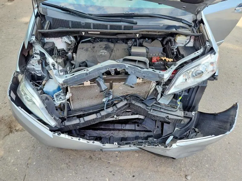 2020 TOYOTA SIENNA LE  