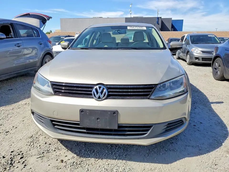 2014 VOLKSWAGEN JETTA SE  