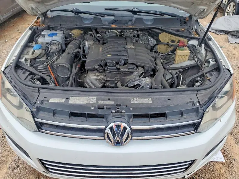 2012 VOLKSWAGEN TOUAREG V6  