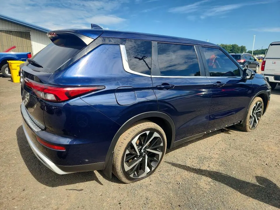 2023 MITSUBISHI OUTLANDER SE  