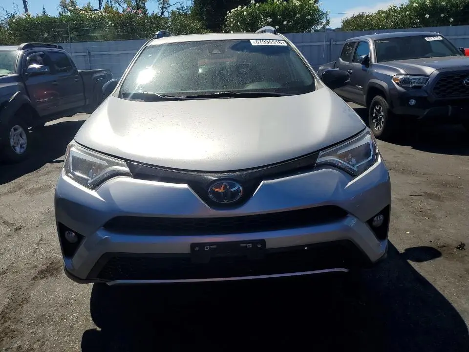 2018 TOYOTA RAV4 HV SE  
