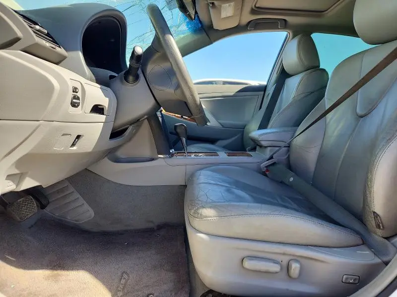 2011 TOYOTA CAMRY LE V6  