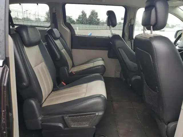 2010 CHRYSLER TOWN & COUNTRY TOURING  