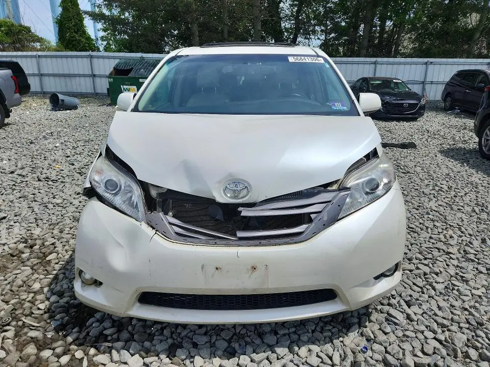 2015 TOYOTA SIENNA XLE 8-PASSENGER  