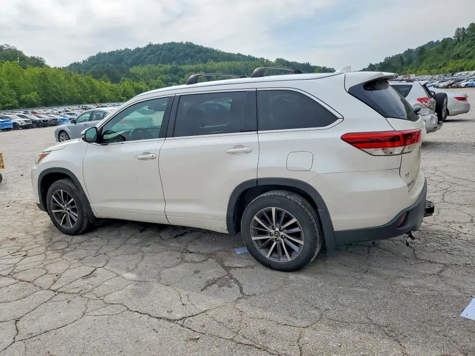 2017 TOYOTA HIGHLANDER XLE  