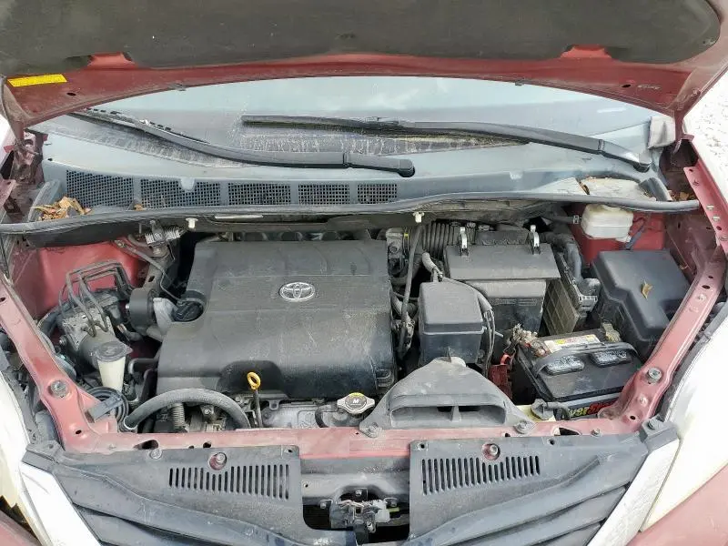 2011 TOYOTA SIENNA LE  