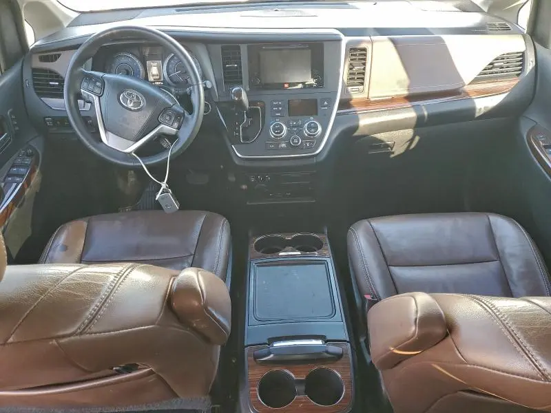 2016 TOYOTA SIENNA XLE  