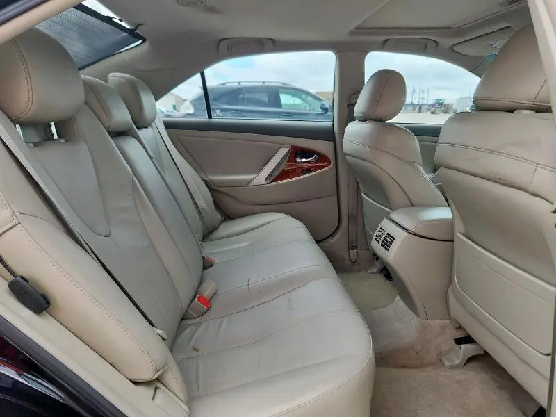 2011 TOYOTA CAMRY SE  