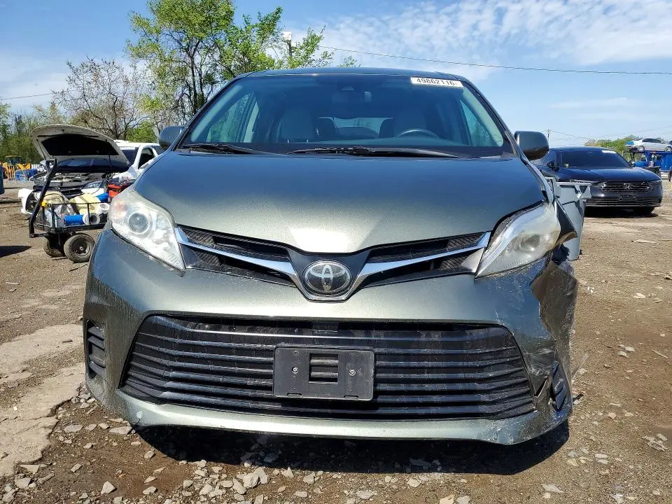2019 TOYOTA SIENNA LE  