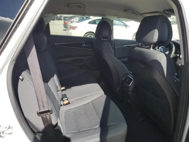 2016 KIA SORENTO LX  
