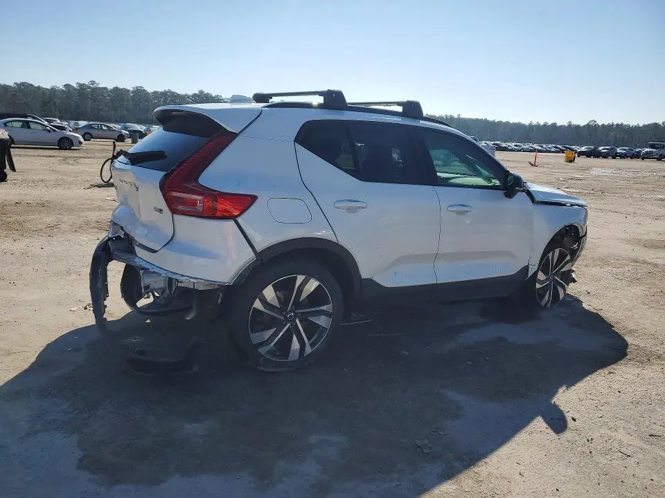 2024 VOLVO XC40 PLUS  