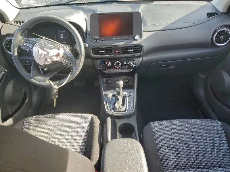 2023 HYUNDAI KONA SE  