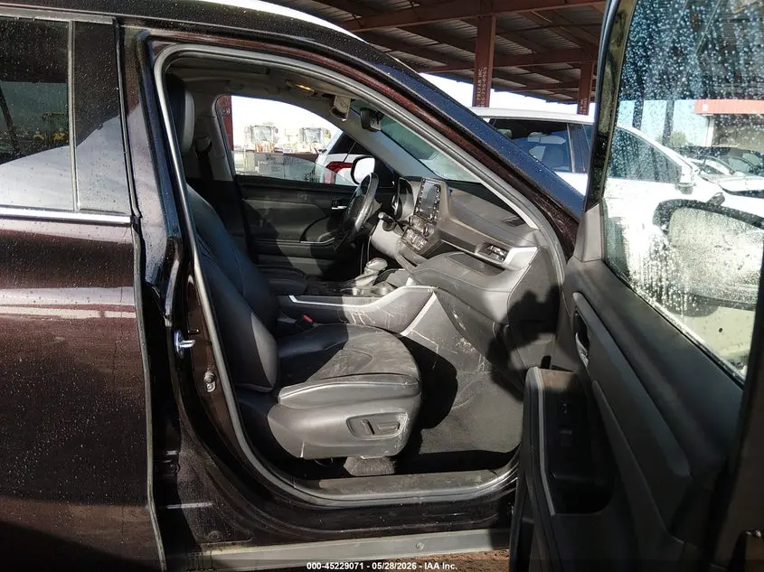 2022 TOYOTA HIGHLANDER XLE