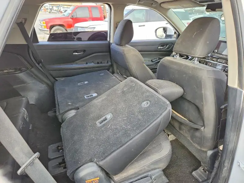 2022 NISSAN PATHFINDER SV  