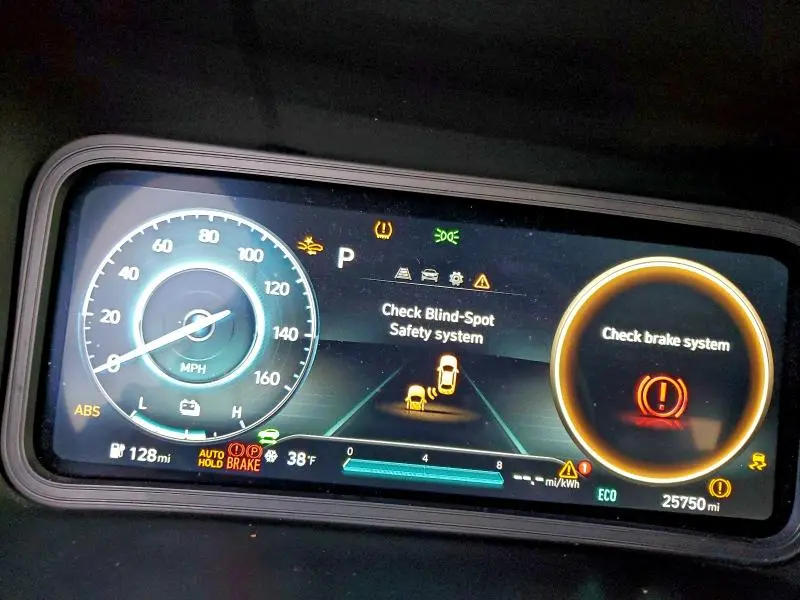 2023 HYUNDAI KONA SE  