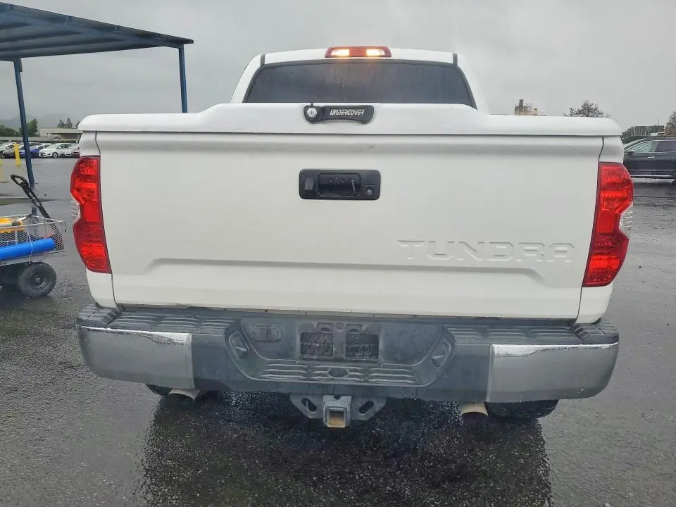 2016 TOYOTA TUNDRA CREWMAX SR5  