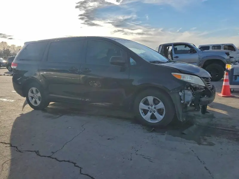 2011 TOYOTA SIENNA   