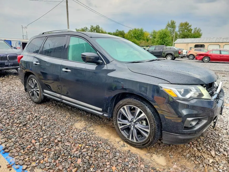 2017 NISSAN PATHFINDER PLATINUM  