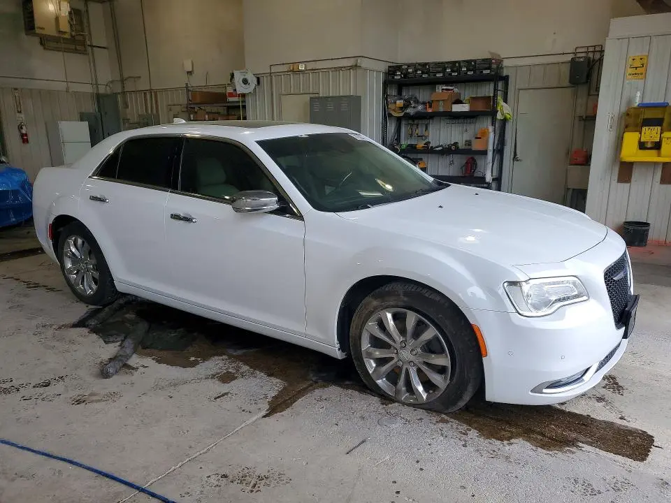 2019 CHRYSLER 300 LIMITED  