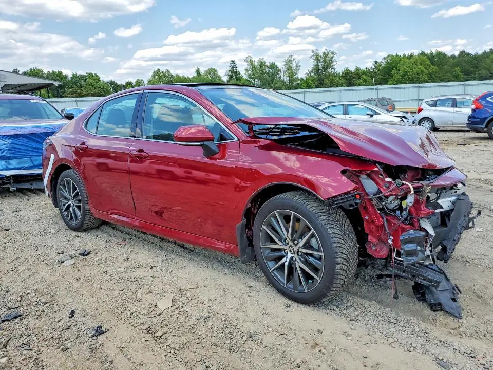 2021 TOYOTA CAMRY XLE  