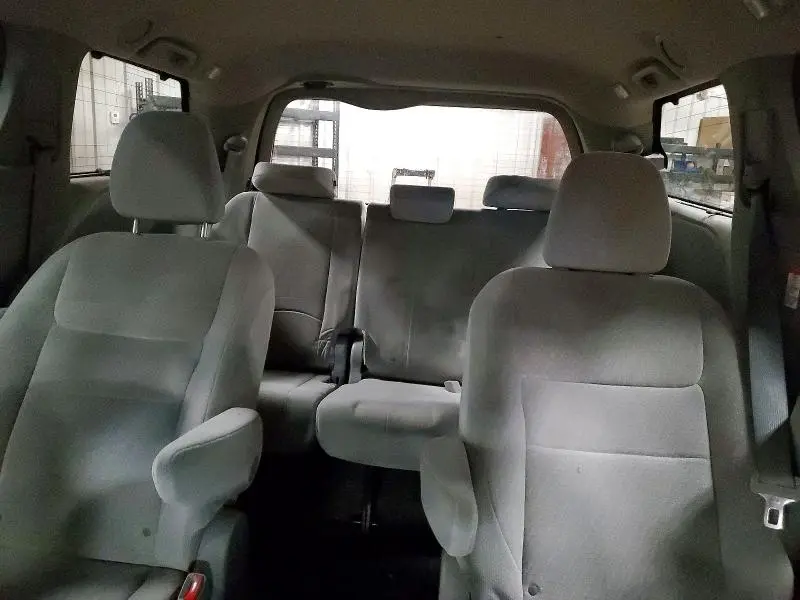 2015 TOYOTA SIENNA LE  
