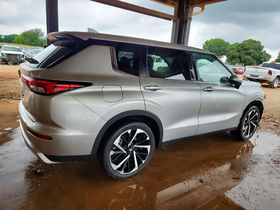 2024 MITSUBISHI OUTLANDER SE  