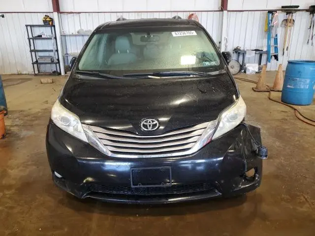 2016 TOYOTA SIENNA XLE  