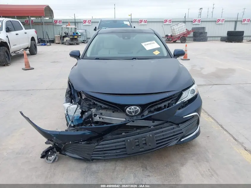 2021 TOYOTA CAMRY XLE