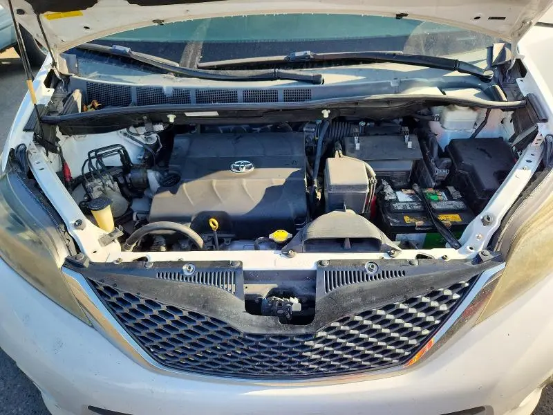 2011 TOYOTA SIENNA SPORT  