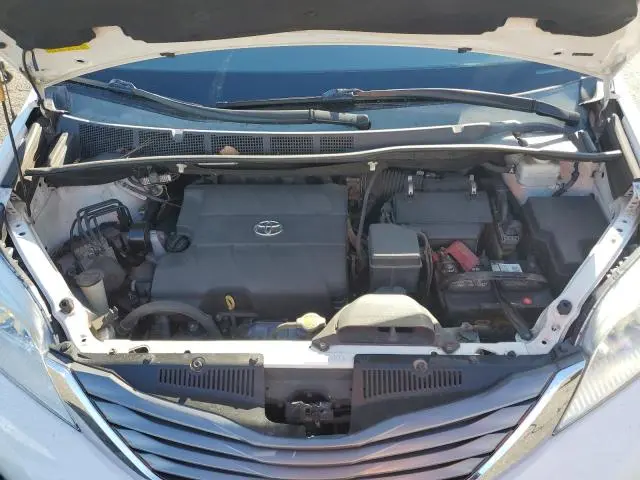 2014 TOYOTA SIENNA LE  