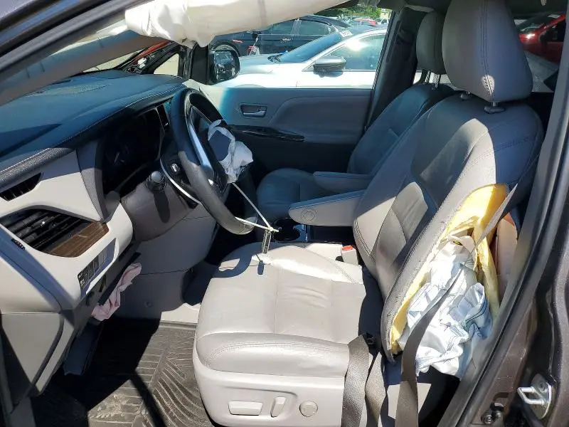 2017 TOYOTA SIENNA XLE 8-PASSENGER  