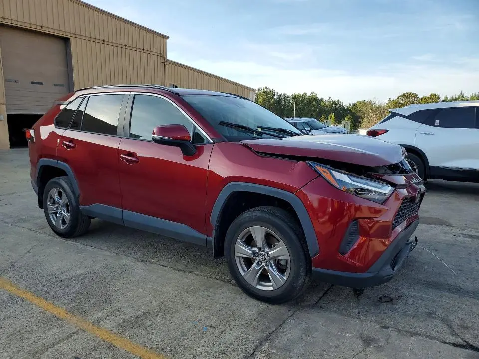 2022 TOYOTA RAV4 XLE  